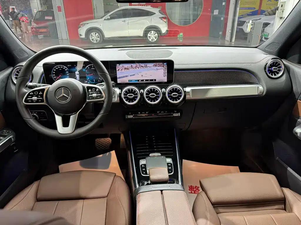 Mercedes-Benz GLB — миниатюра 8