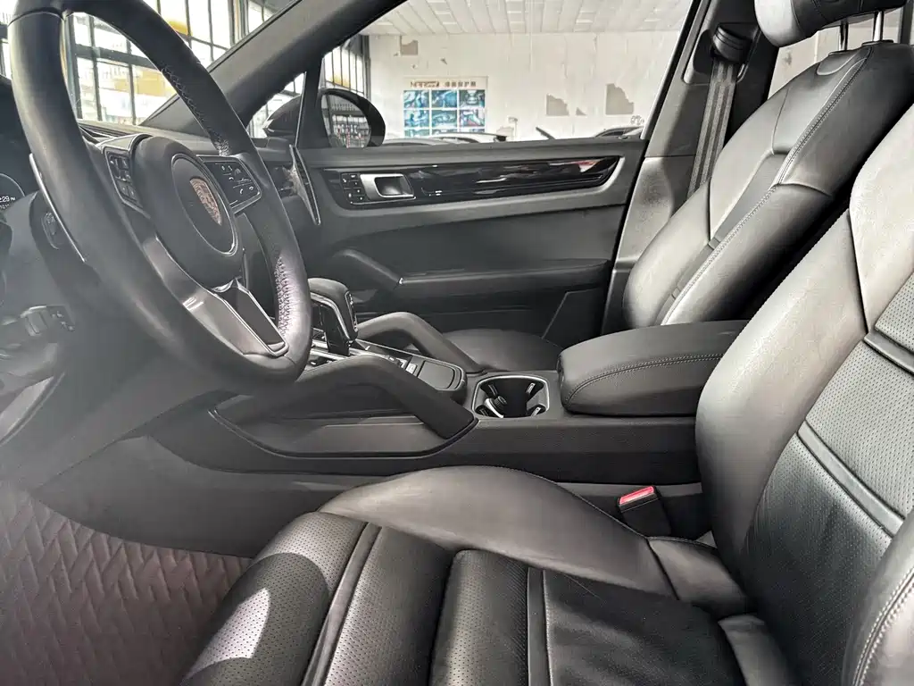 Porsche Cayenne — миниатюра 10