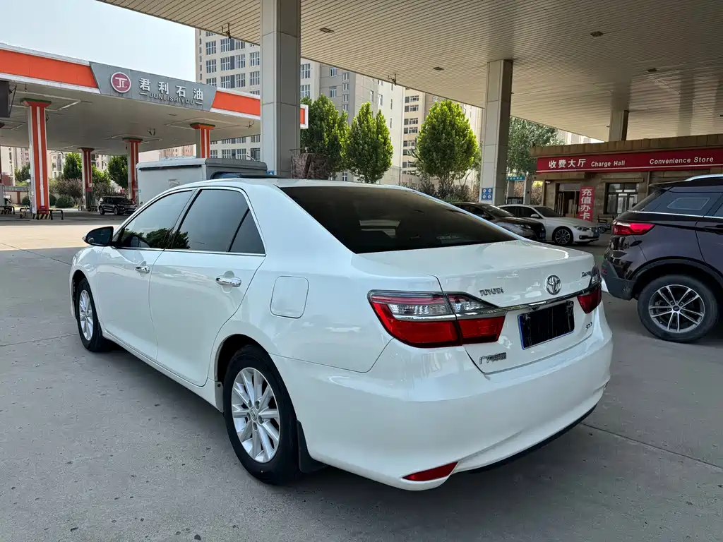 Toyota Camry — миниатюра 17