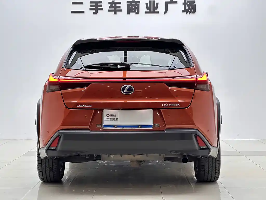 Lexus UX — миниатюра 4