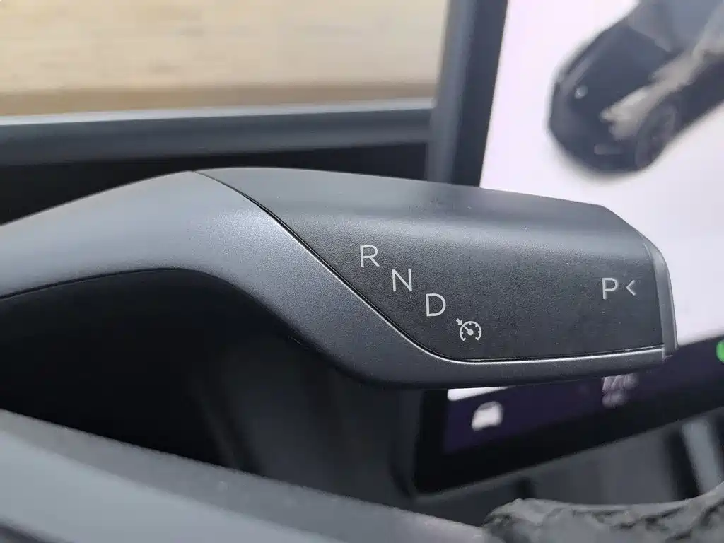 Tesla Model Y — миниатюра 13