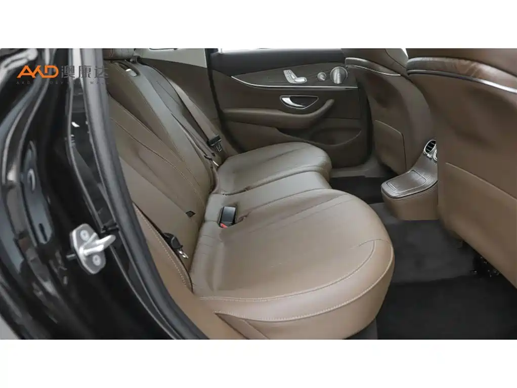 Mercedes-Benz E-Class — миниатюра 8