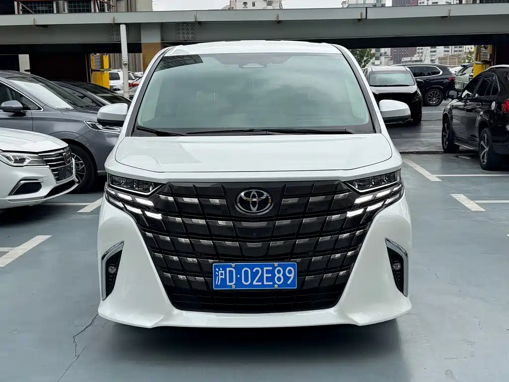 Toyota Alphard — миниатюра 2