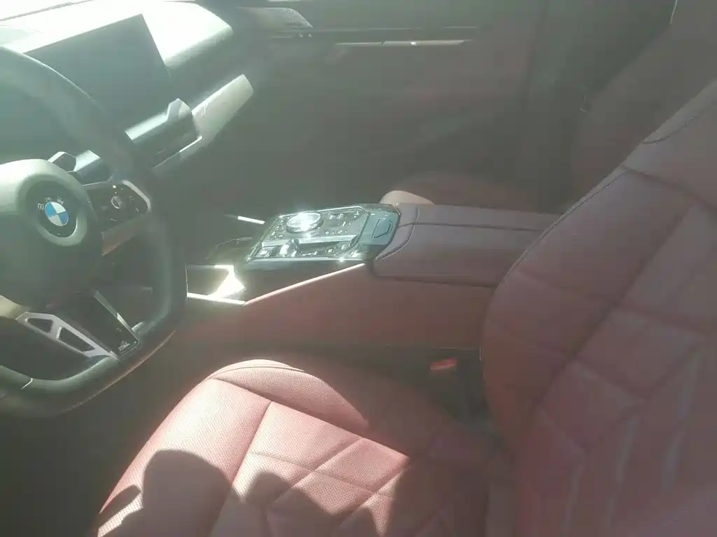 BMW 5 Series — миниатюра 8