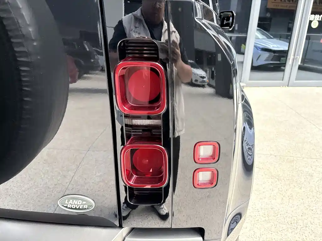 Land Rover Defender — миниатюра 30