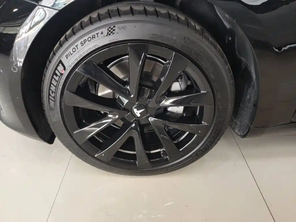 Tesla Model 3 — миниатюра 23