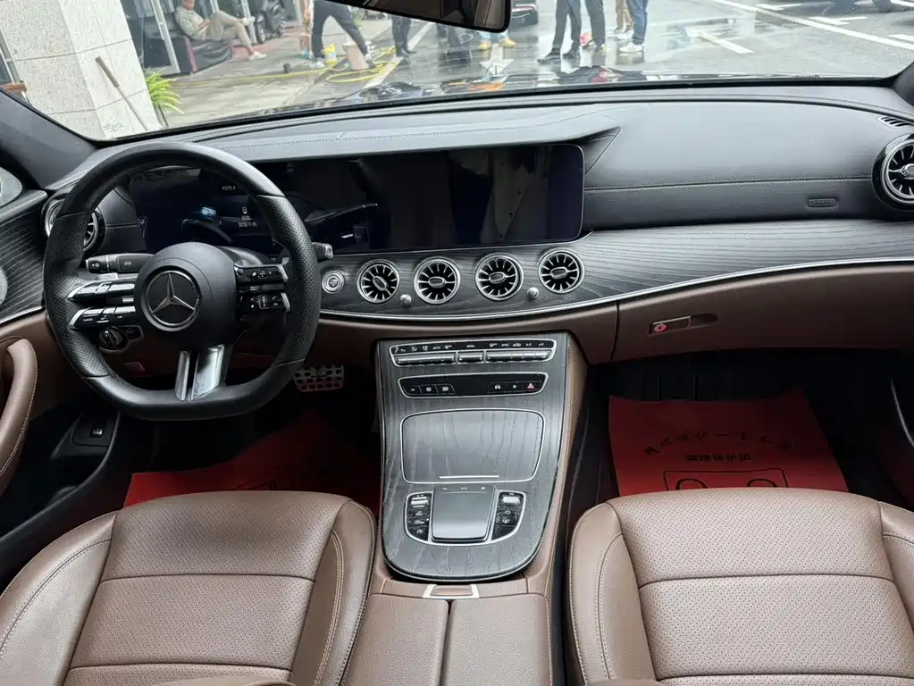 Mercedes-Benz E-Class — миниатюра 8