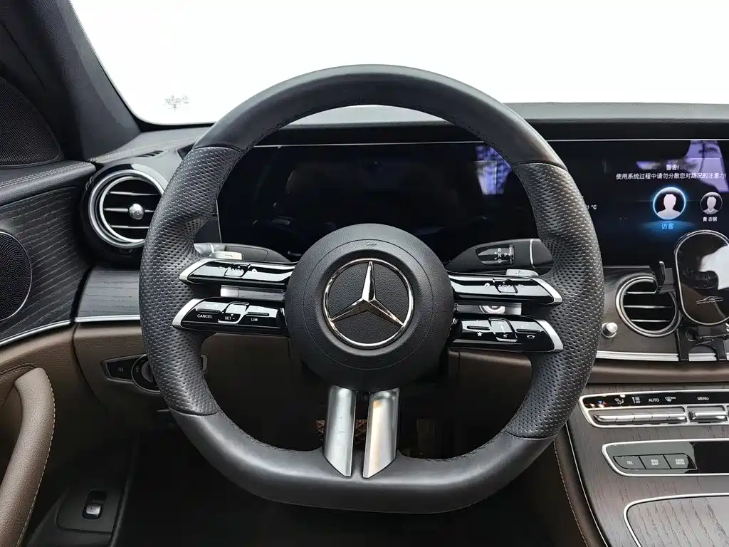 Mercedes-Benz E-Class — миниатюра 11
