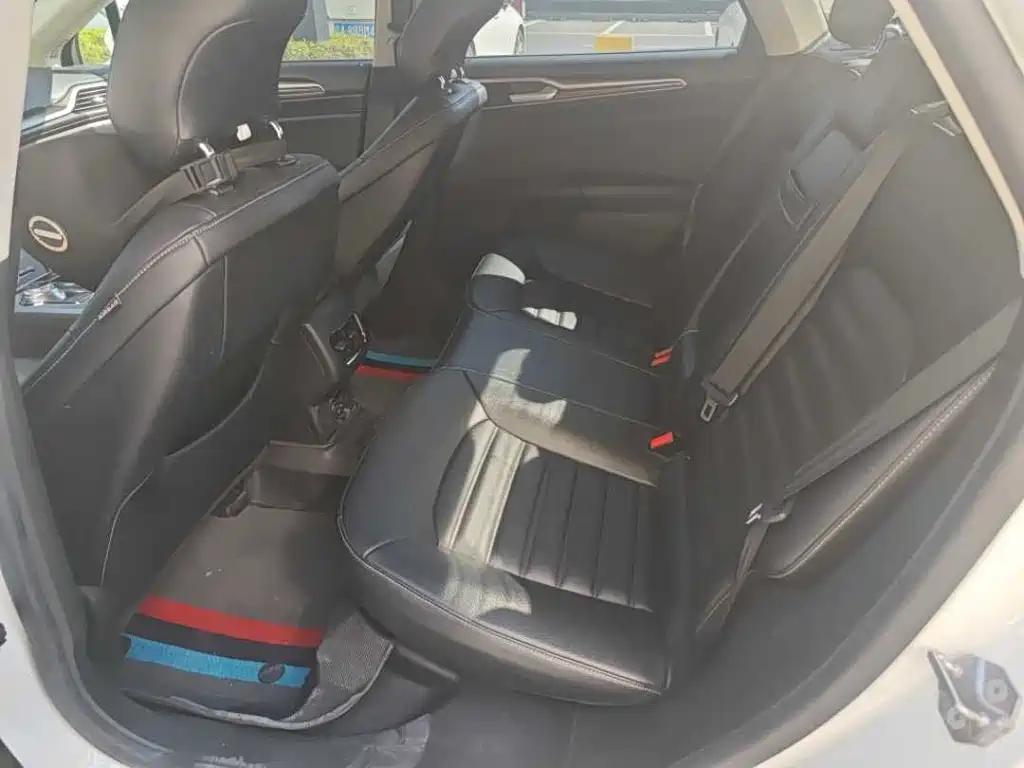 Ford Mondeo — миниатюра 7