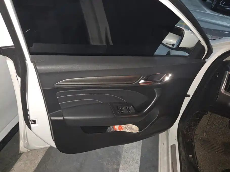 Roewe i6 Classic — миниатюра 7