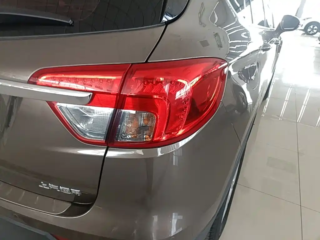 Buick Envision Plus — миниатюра 8