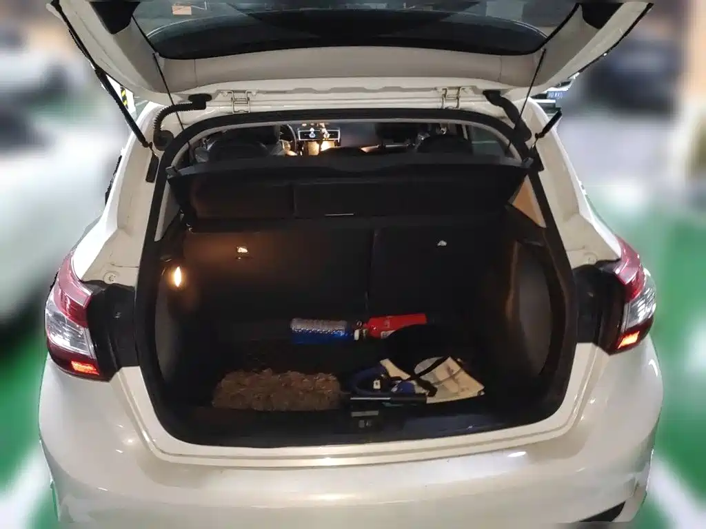 Nissan Tiida — миниатюра 16