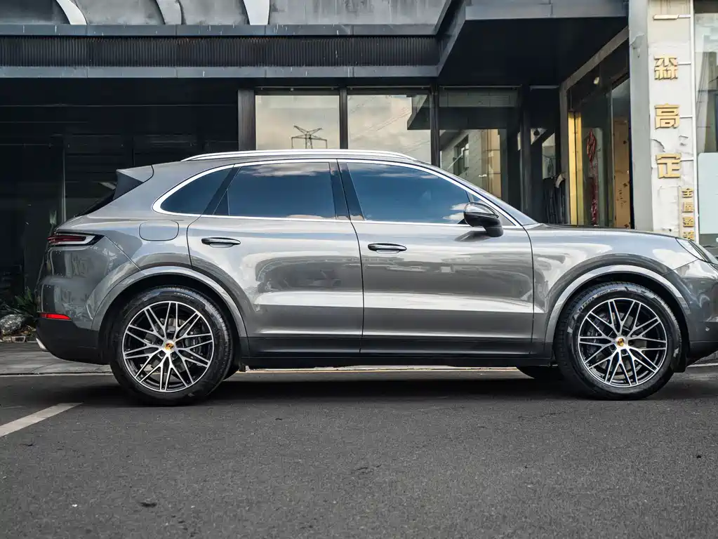 Porsche Cayenne — миниатюра 3