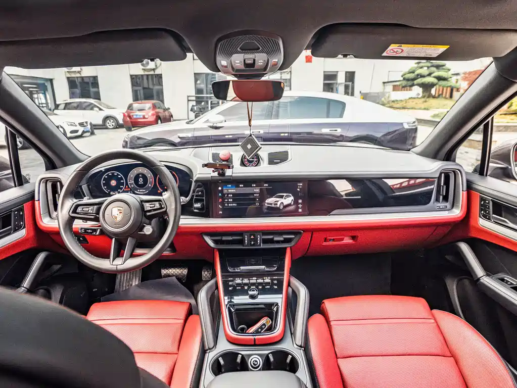 Porsche Cayenne — миниатюра 7