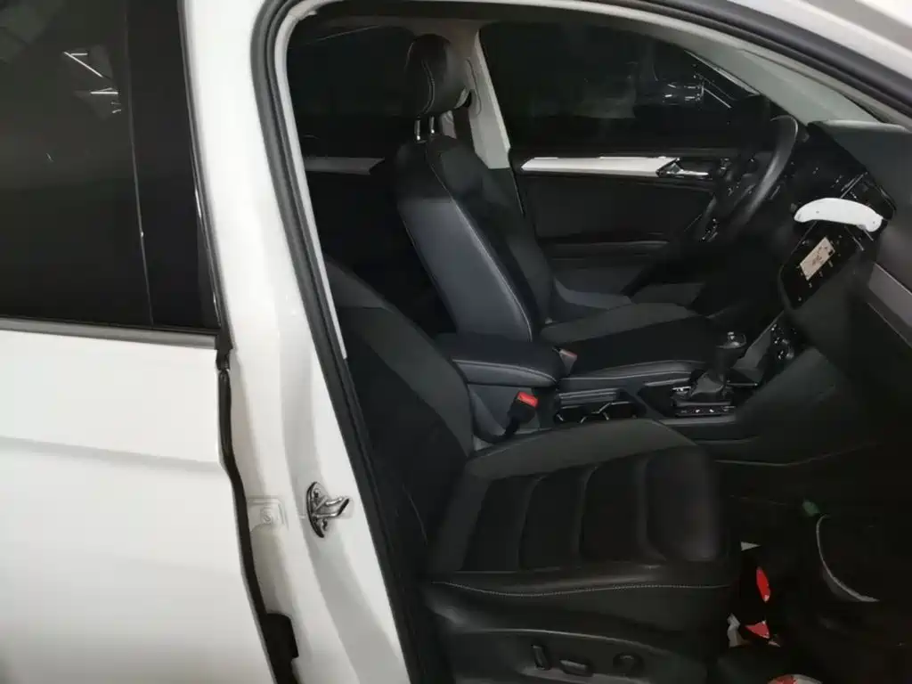 Volkswagen Tiguan L — миниатюра 25