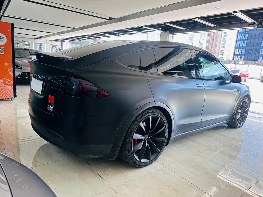 TESLA MODEL X