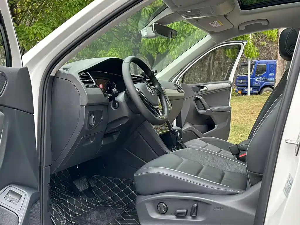 Volkswagen Tiguan L PHEV — миниатюра 6