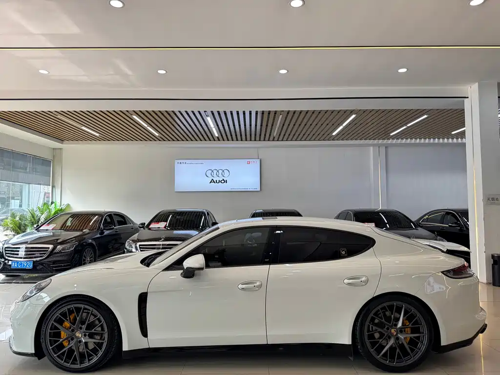 Porsche Panamera — миниатюра 4
