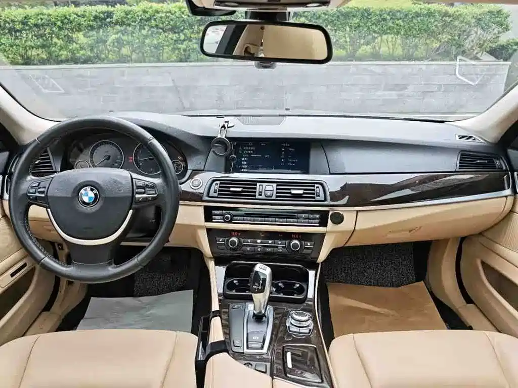 BMW 5 Series — миниатюра 6