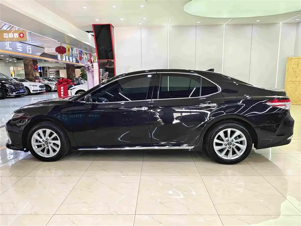 Toyota Camry — миниатюра 17