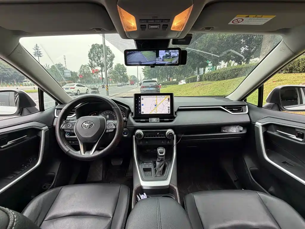Toyota RAV4 — миниатюра 13