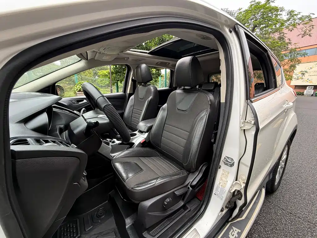 Ford Kuga — миниатюра 9