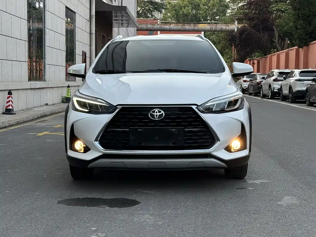 Toyota Yaris L — миниатюра 2