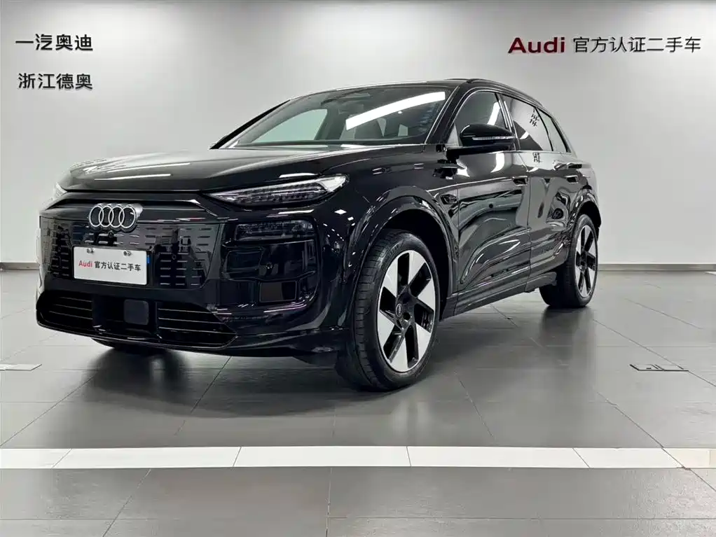 AUDI Q6L E TRON
