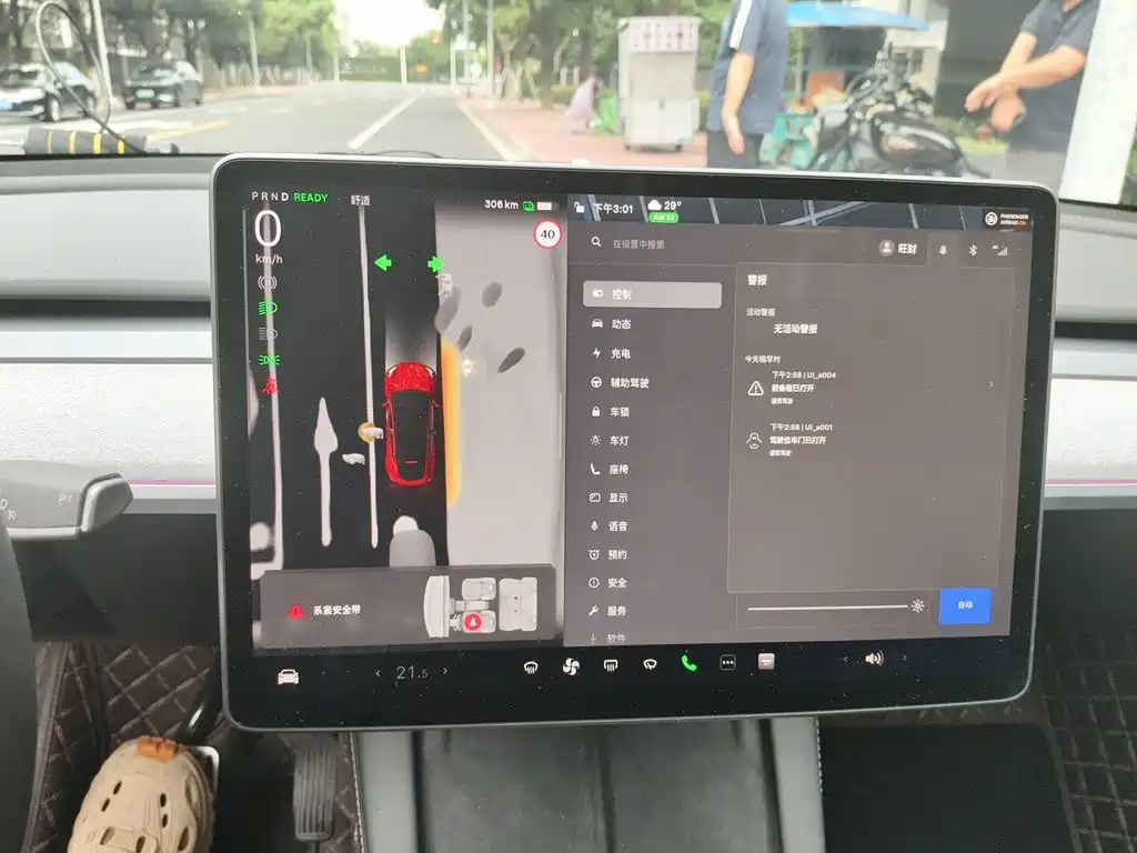 Tesla Model Y — миниатюра 7