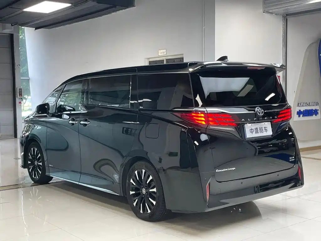 Toyota Alphard — миниатюра 30