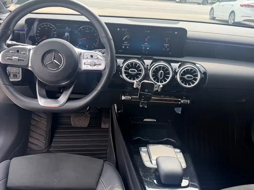 Mercedes-Benz A-Class — миниатюра 11
