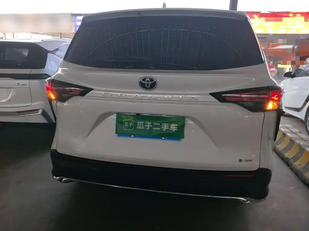 Toyota Granvia — миниатюра 6