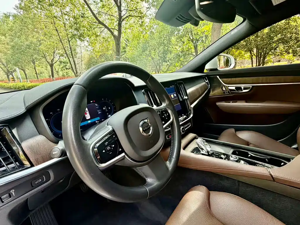 Volvo S90 2022 B5 Luxury