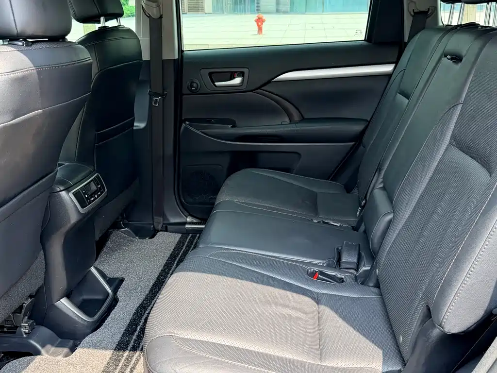 Toyota Highlander — миниатюра 9