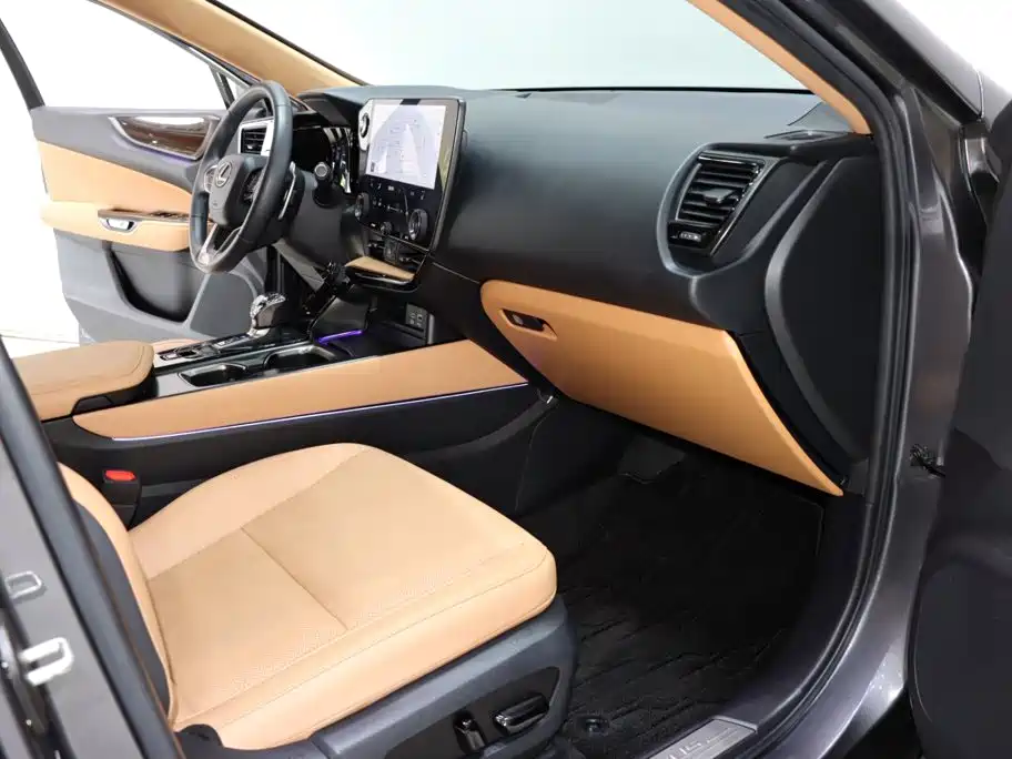 Lexus NX — миниатюра 7