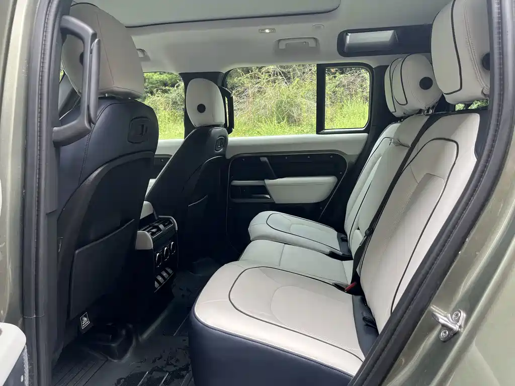 Land Rover Defender — миниатюра 6