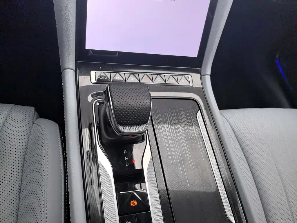 Hongqi Hongqi H5 PHEV — миниатюра 13