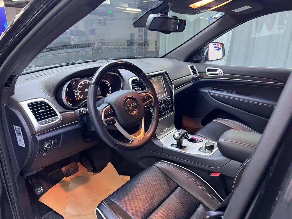 Jeep Grand Cherokee (Import) — миниатюра 9