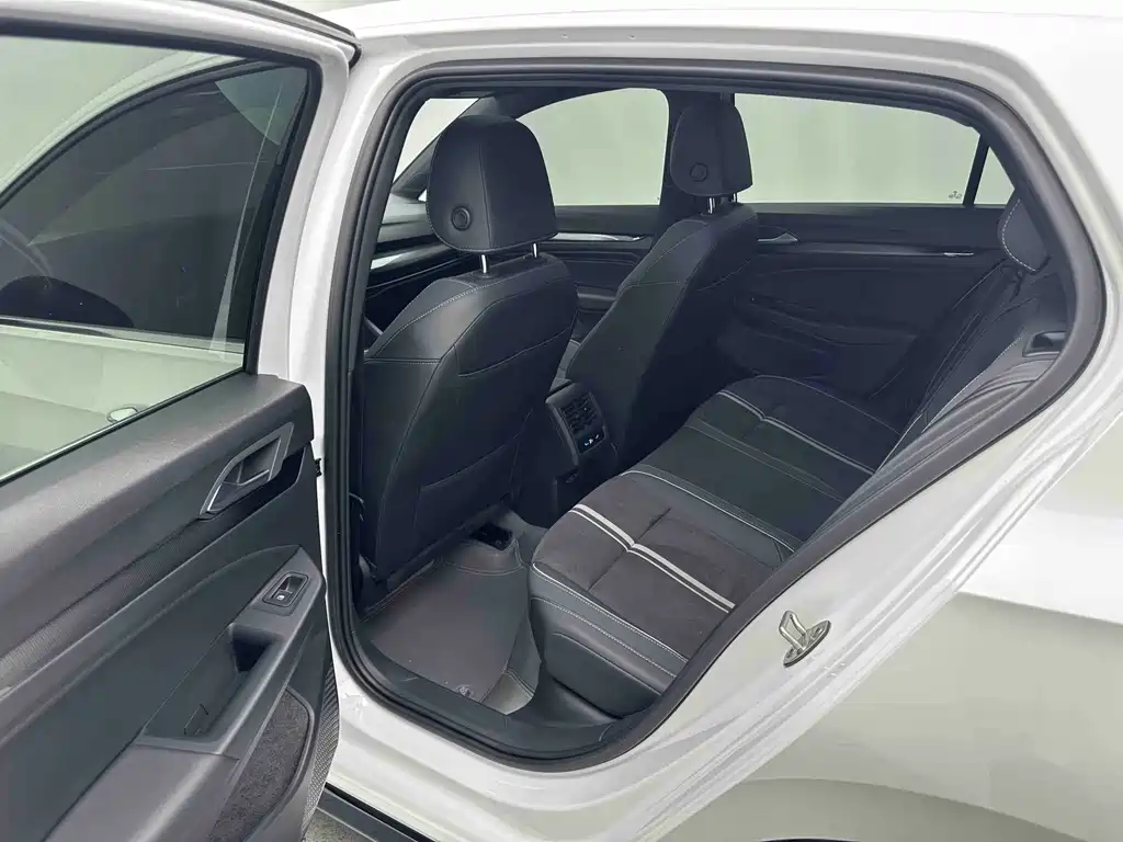 Volkswagen Golf — миниатюра 12