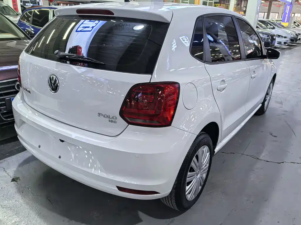 VOLKSWAGEN POLO