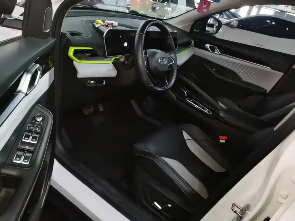 Geely Binyue — миниатюра 15