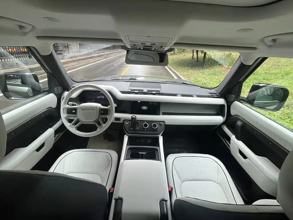 Land Rover Defender — миниатюра 7