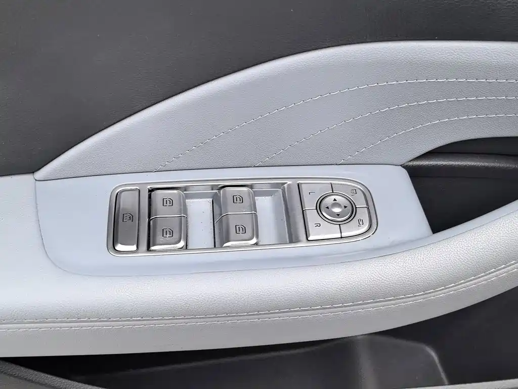 Hongqi Hongqi H5 PHEV — миниатюра 9