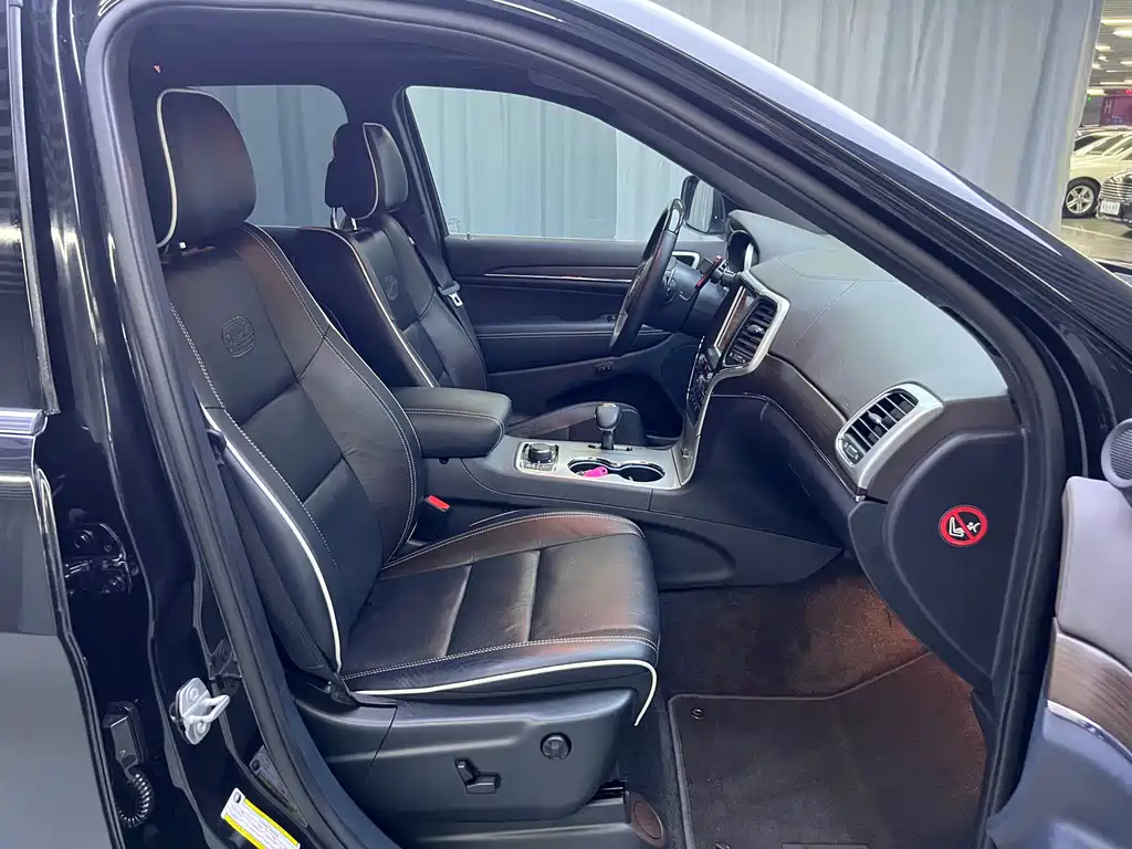 Jeep Grand Cherokee (Import) — миниатюра 14