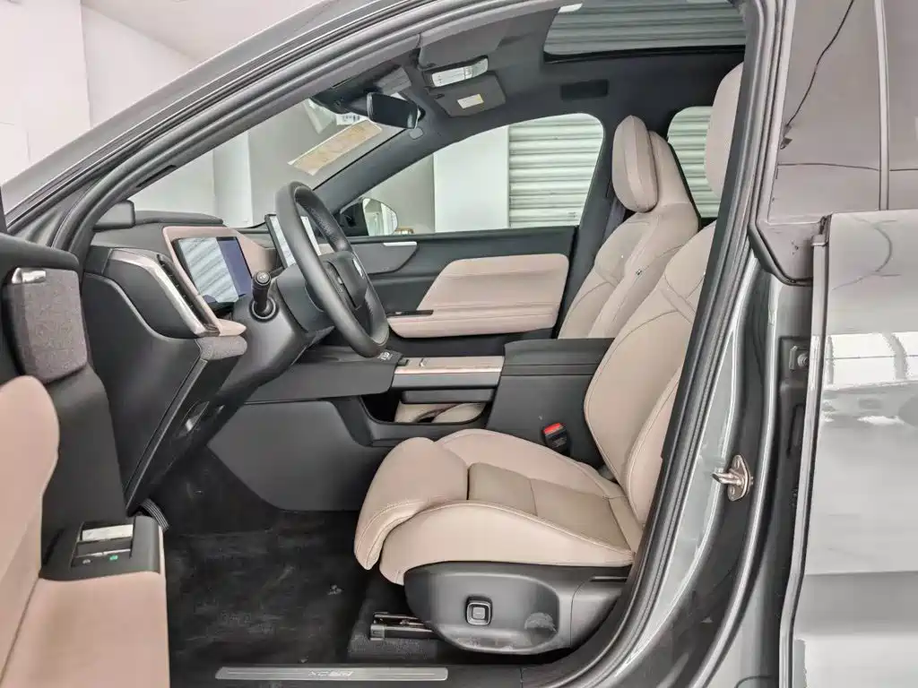 Volvo XC70 PHEV — миниатюра 11