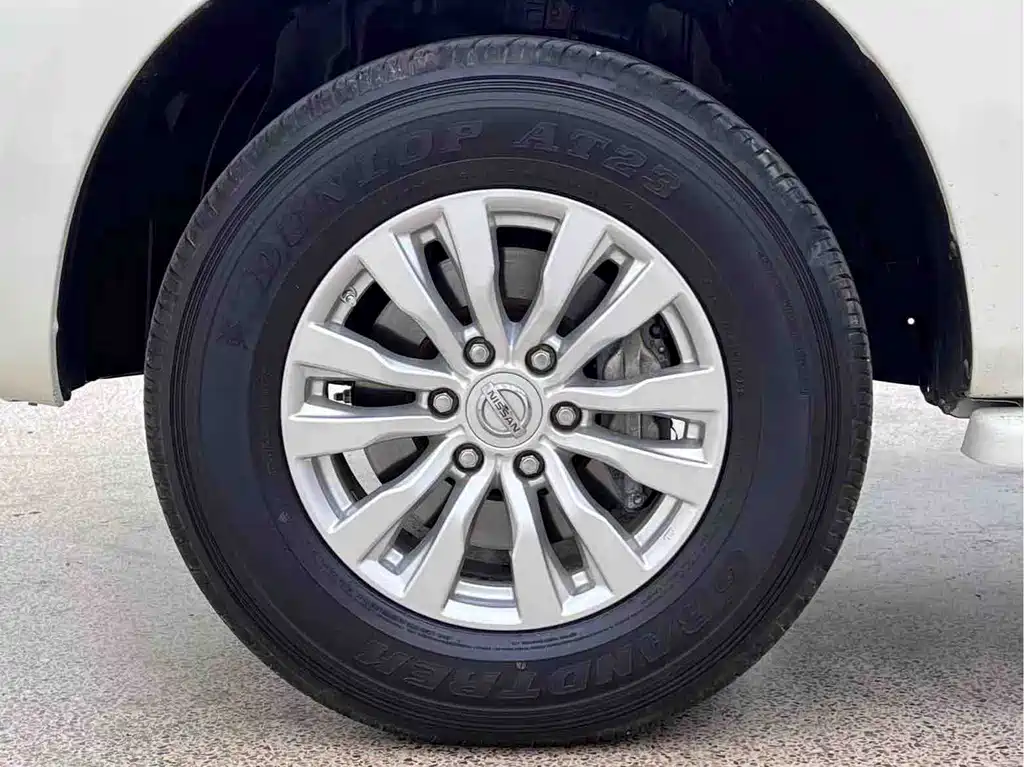 Nissan Patrol — миниатюра 5