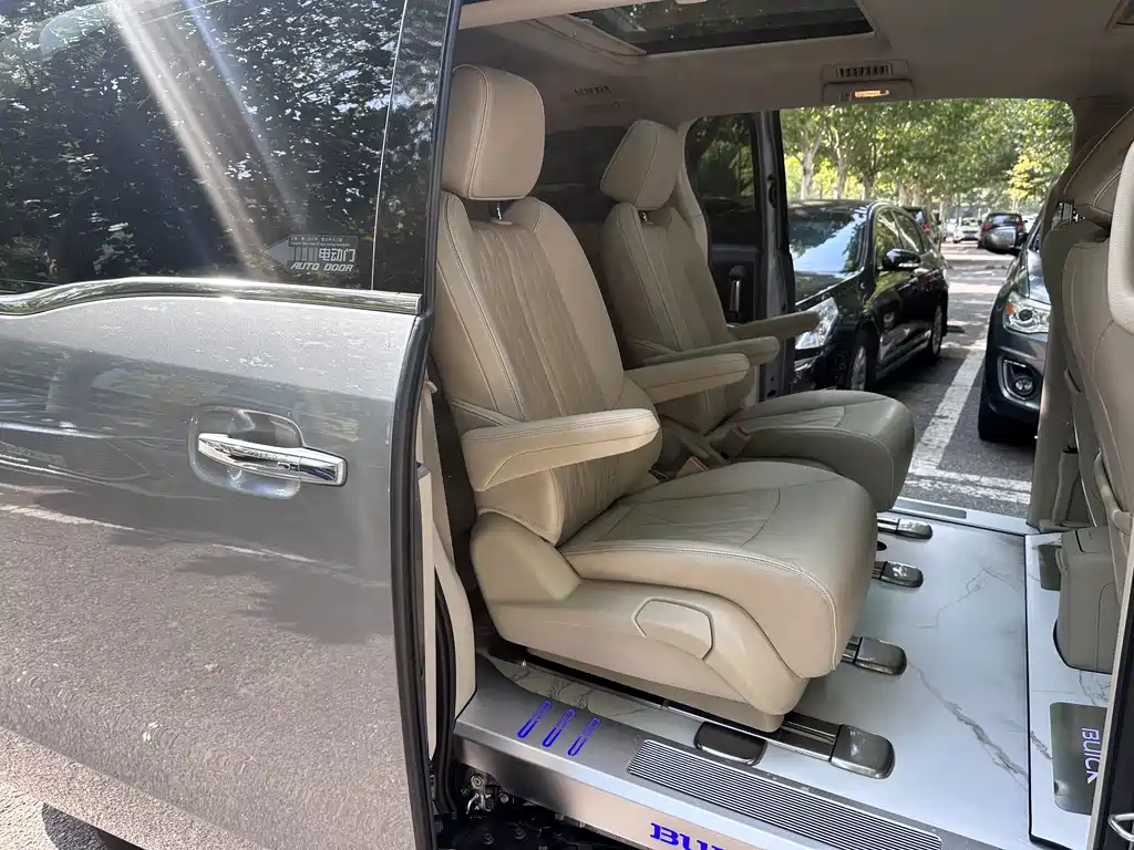 Buick GL8 — миниатюра 9