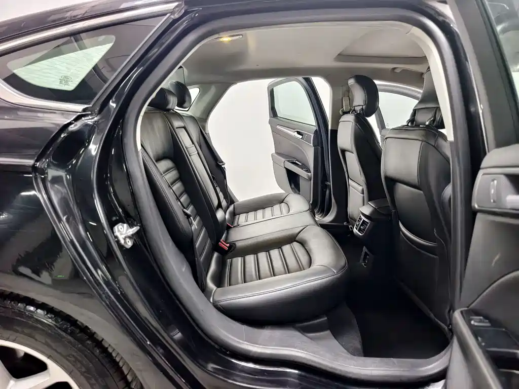 Ford Mondeo — миниатюра 16