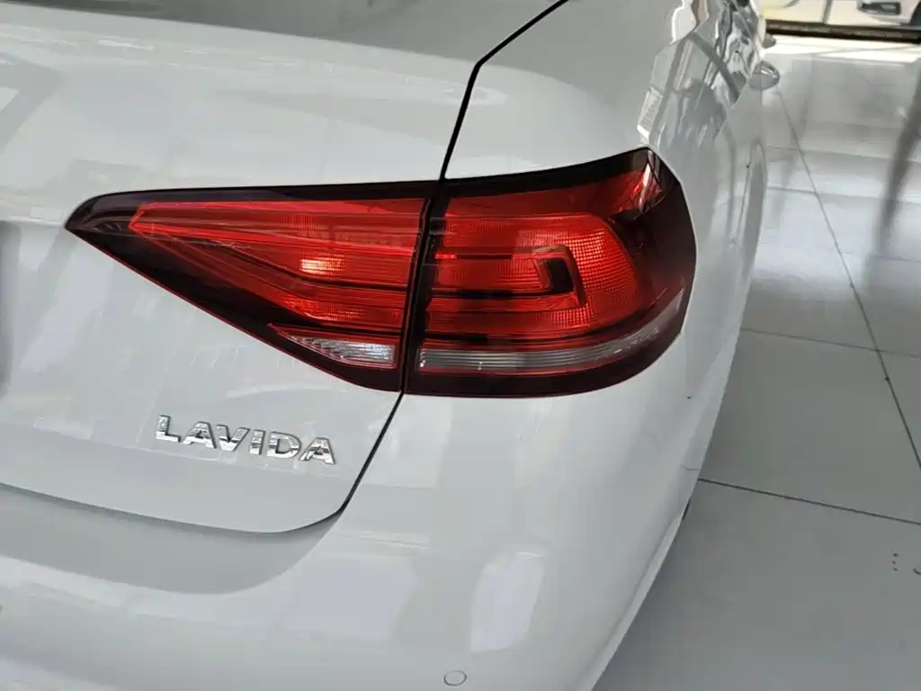 Volkswagen Lavida — миниатюра 8
