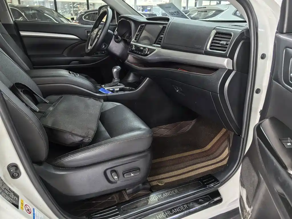 Toyota Highlander — миниатюра 10